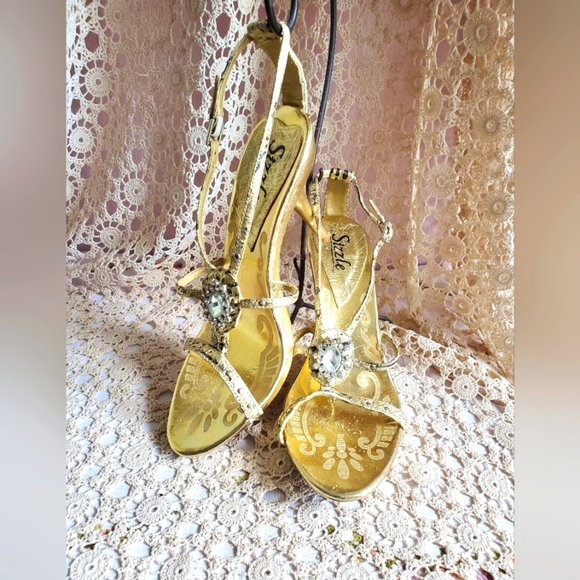 Sizzle gold Rhinestone - Picture 3 of 16